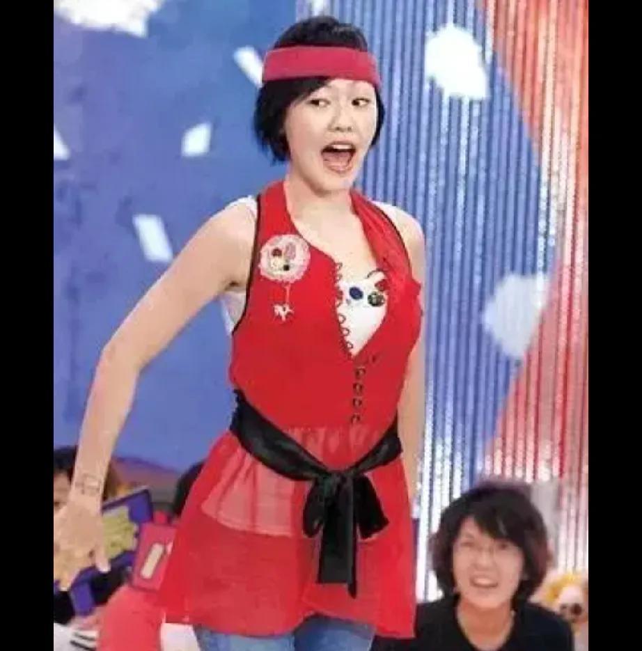 笑死！小S休假半年以为自己是不可替代的综艺女王，结果人家吴姗儒把访谈节目改走知性