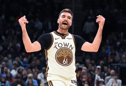 勇士球员斯蒂芬-库里在训练结束后接受了采访，谈到了帕特-斯潘塞。
库里表示：“我