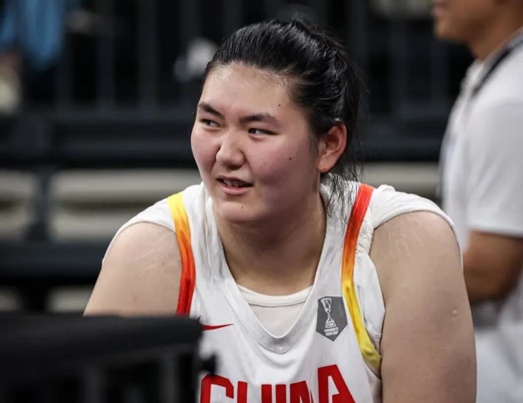 为什么对手打张子宇手臂或延伸干扰，裁判都不算犯规？
明眼人都看出来了，是因为张