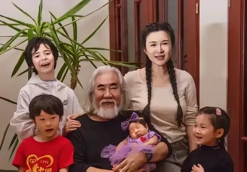 张纪中病重住院令人担忧











73岁的张纪中病倒了！他躺在病床上
