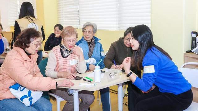 万益蓝WonderLab携手真爱梦想启动公益课 助力长辈拥抱数字时代