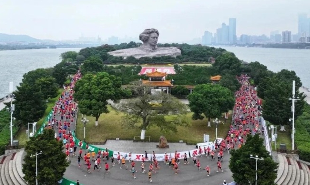 15万人抢3万张票，中签难到让人怀疑人生

“15万人抢3万个名额，中签率还不到