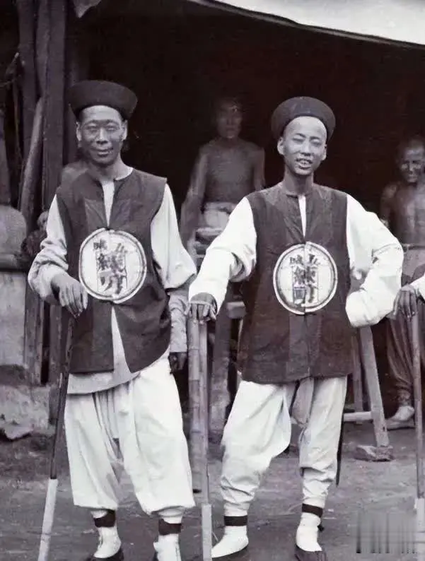为何清朝调兵最多几万，而不像明朝一调军队就是几十万？
