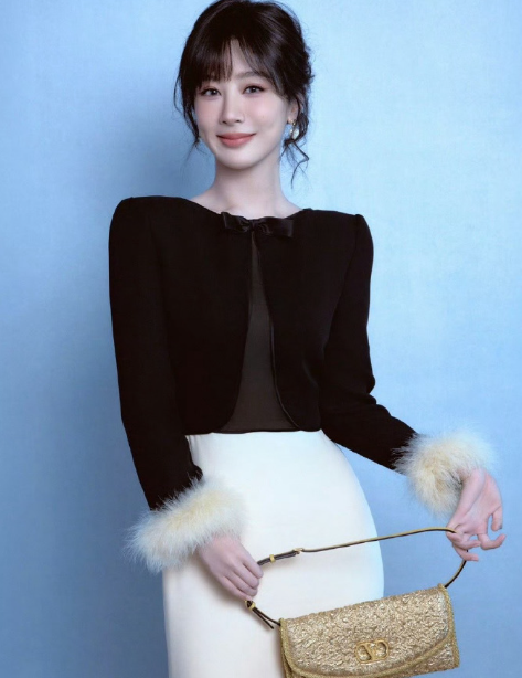 杨紫状态绝了!温婉淑女路线太适配她，与之前形象差别显著。造型师这次太会，让她宛如