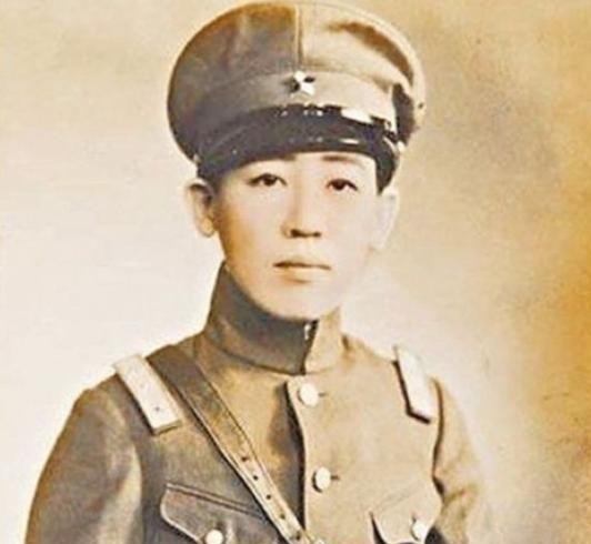 1945年，川岛芳子落入军统手里，可军统手段用尽，她就是没反应。这时，戴笠拿着尺