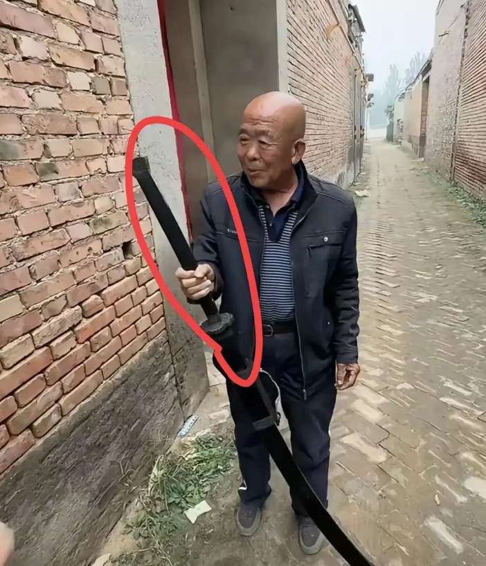 大爷说他祖上是锦衣卫。