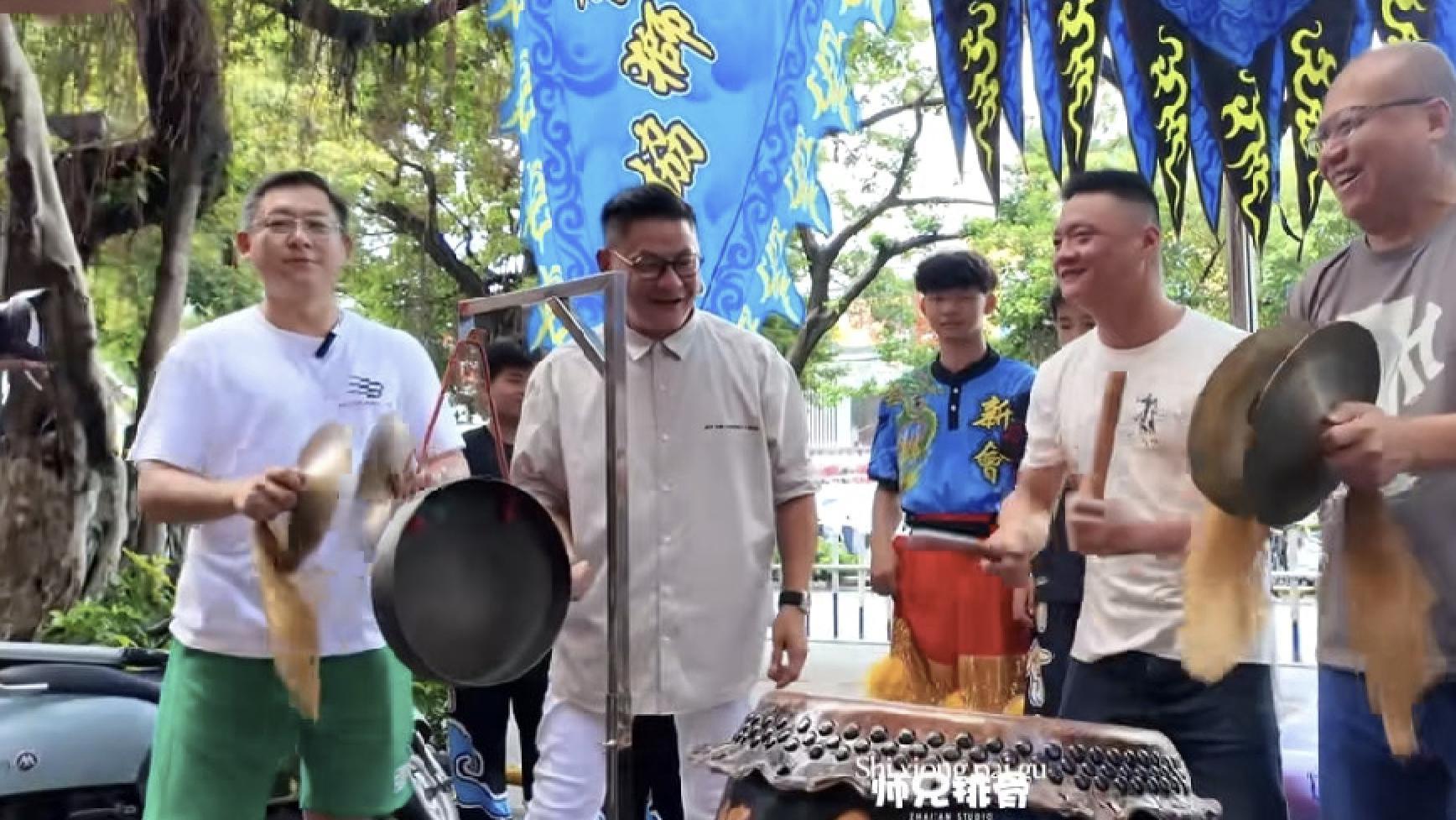 54 岁 TVB 绿叶广东开 5 家餐馆！敲锣切烧猪太热闹，曾演反派如今当老板