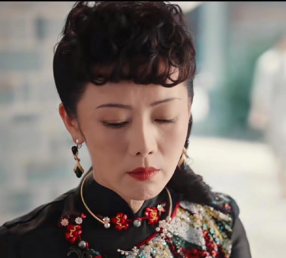 《灼灼韶华》，果然，周燕把韶华坑害了！
就没有见过周燕这样恶毒的女人，连自家人都