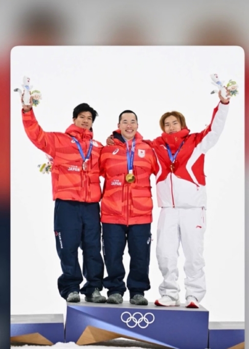  2月8日，苏翊鸣在2026年米兰冬奥会单板滑雪大跳台决赛中获得铜牌，总分168