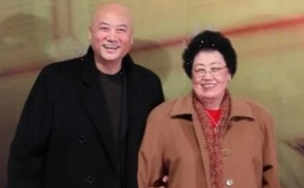 一次，陈丽华与客户谈生意，迟重瑞看不惯客户的表现，插了几句话。陈丽华当时什么也没