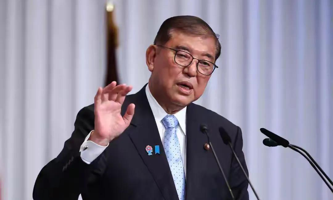 “无形绞索”！特朗普再度“屠宰”日本，收割得比较彻底，这一跪将难以站起。美日协议