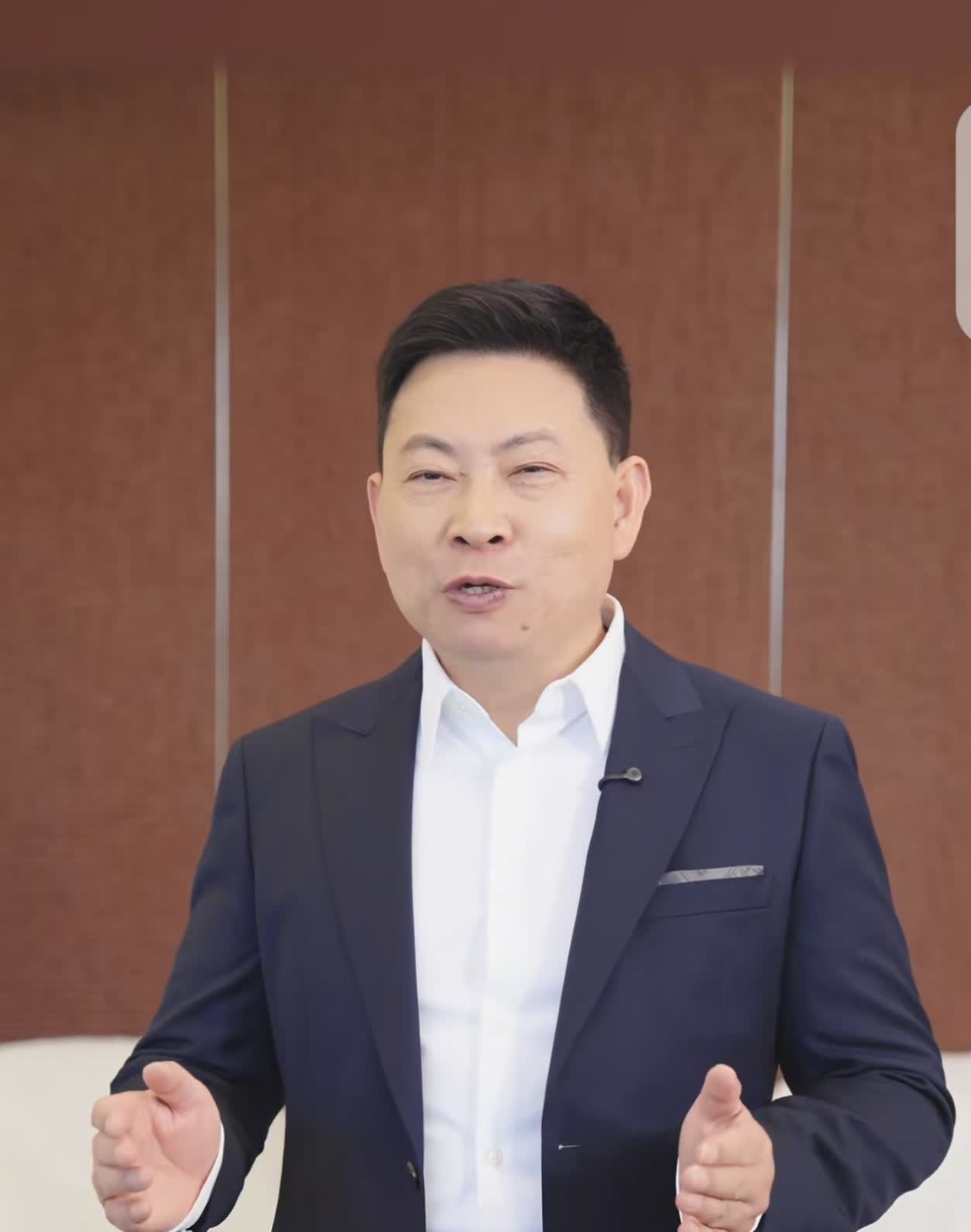 就在刚刚，华为余承东宣布问界M8的小定量已经突破了14万台，说一天一万往上涨也不