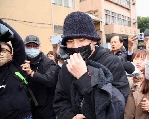 突然觉得王大陆有点可怕，
他就怎么还笑的出来呢？