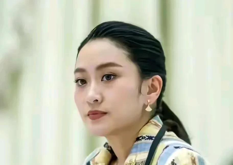 完美的反绝杀！
美女佩通坦的绝地反击，不简单！
一度被针对的泰国总理佩通坦如临绝