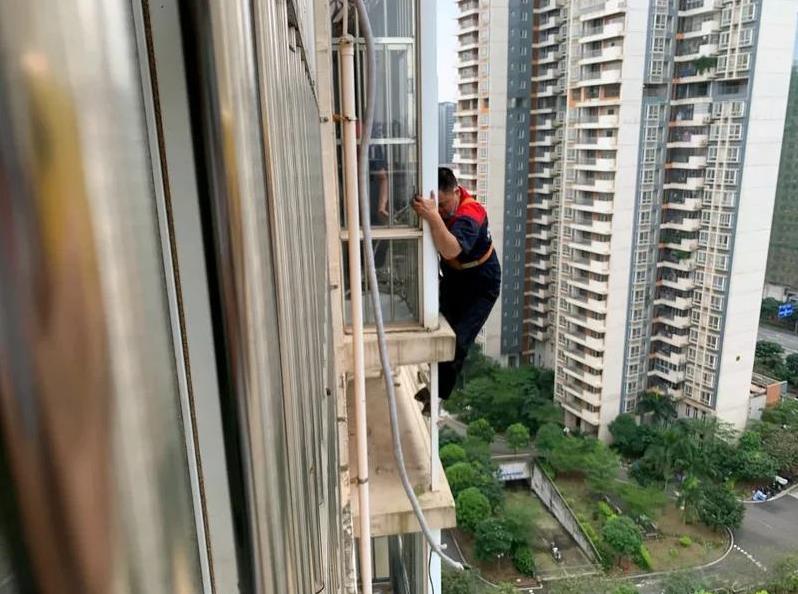 男子晒买了27年的空调 男子晒出自己买了27年的空调，看到这用了27年才出问题的