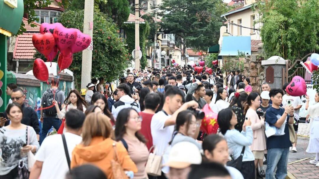 市南：国庆中秋“双节”文旅热潮升腾