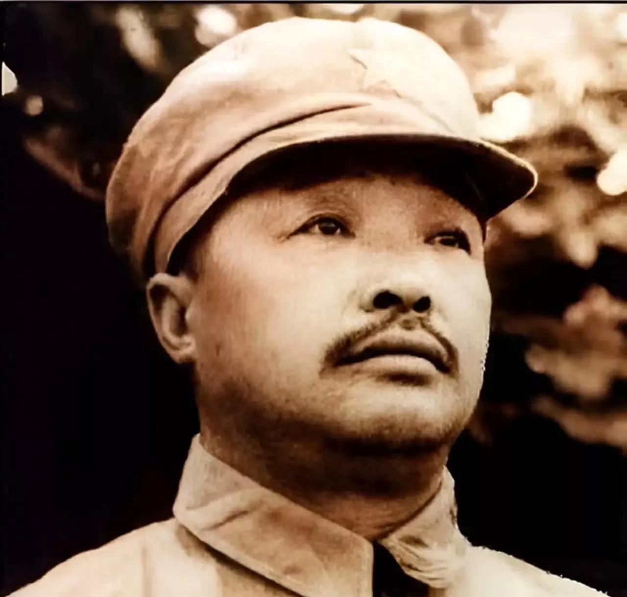 1920年，15岁的贺文掌被土匪抓到阳歧山上，土匪竟直接将他丢入了蒸笼中，并烧起
