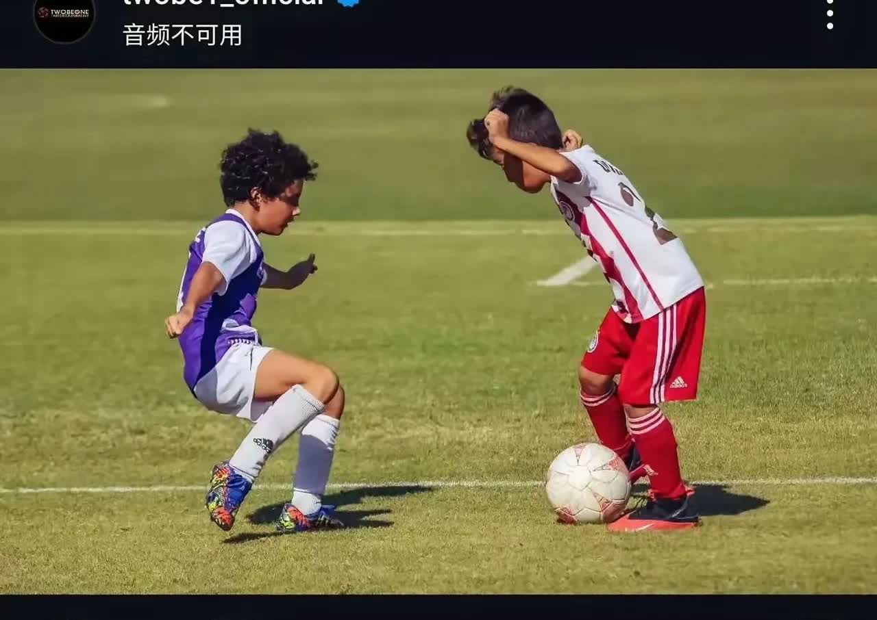 韩国教练真是不能请！
泰山队0-2大连英博输球后，崔康熙经纪人发动态配图两个孩