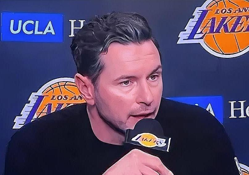 湖人主帅雷迪克迷茫了！
雷迪克在今日接受采访表示，他一直对进攻端缺乏组织性感到困