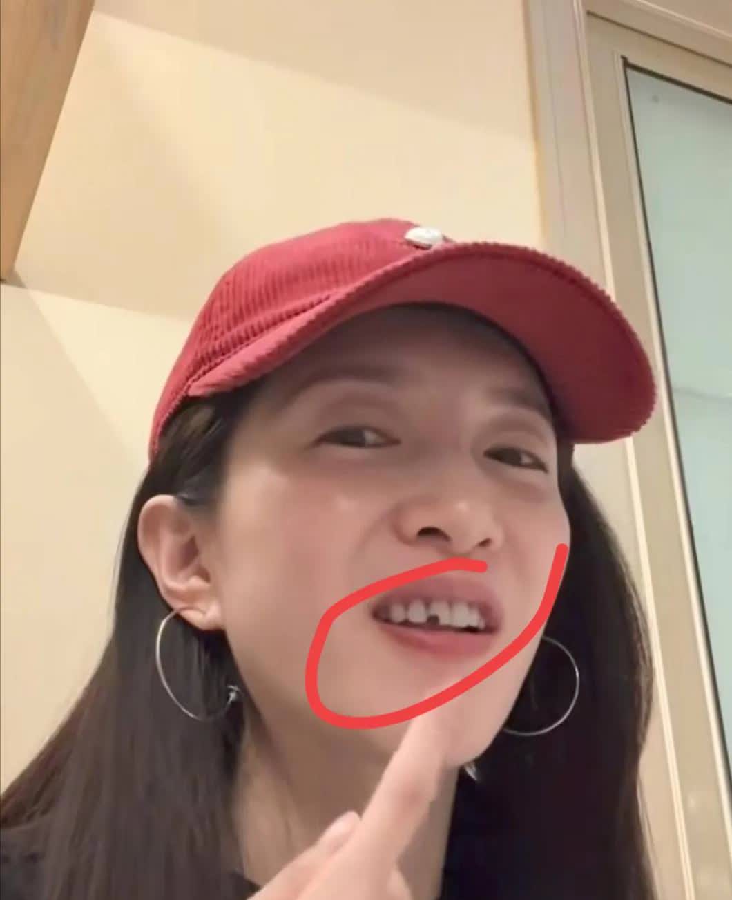 江疏影说

我现在太难了，

吃个火锅都要被说。

前两天，江疏影和