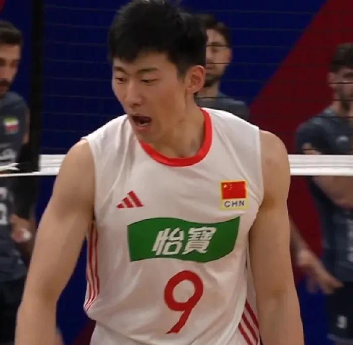 【李咏臻：为数不多的亮点】
中国男排零比三输给伊朗，貌似实力差距，实则自身无奈。