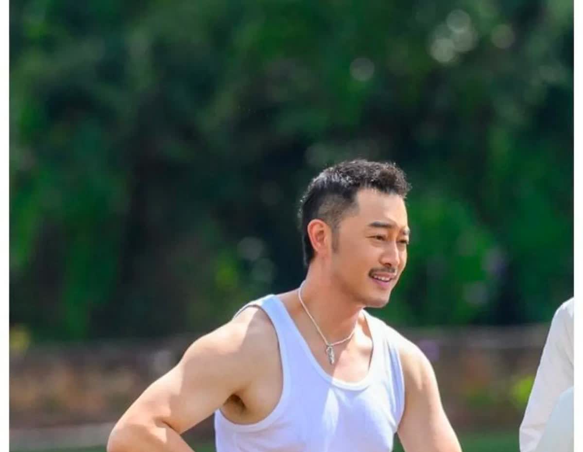 关于李金斗不收郭德纲这事，说白了就是个阴差阳错的局。
相声行当讲究师承辈分，李