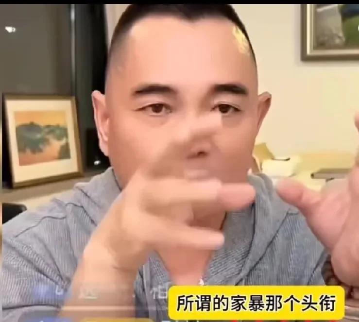 李湘的前夫李厚霖直播时对自己的粉丝们说：“我没有家暴李湘，别人信不信我不管，但我