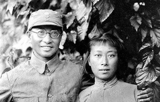 1943年，陈赓和傅涯婚后未及数日，傅涯问道：