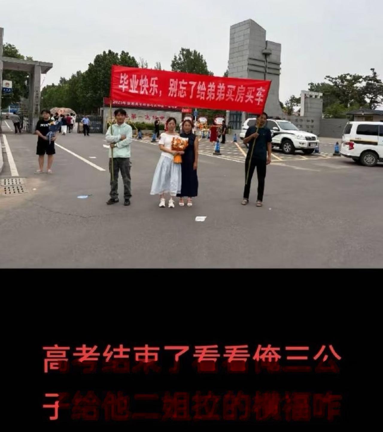 这张照片中的女孩脸上没有任何笑容。
 点赞关注一下吧