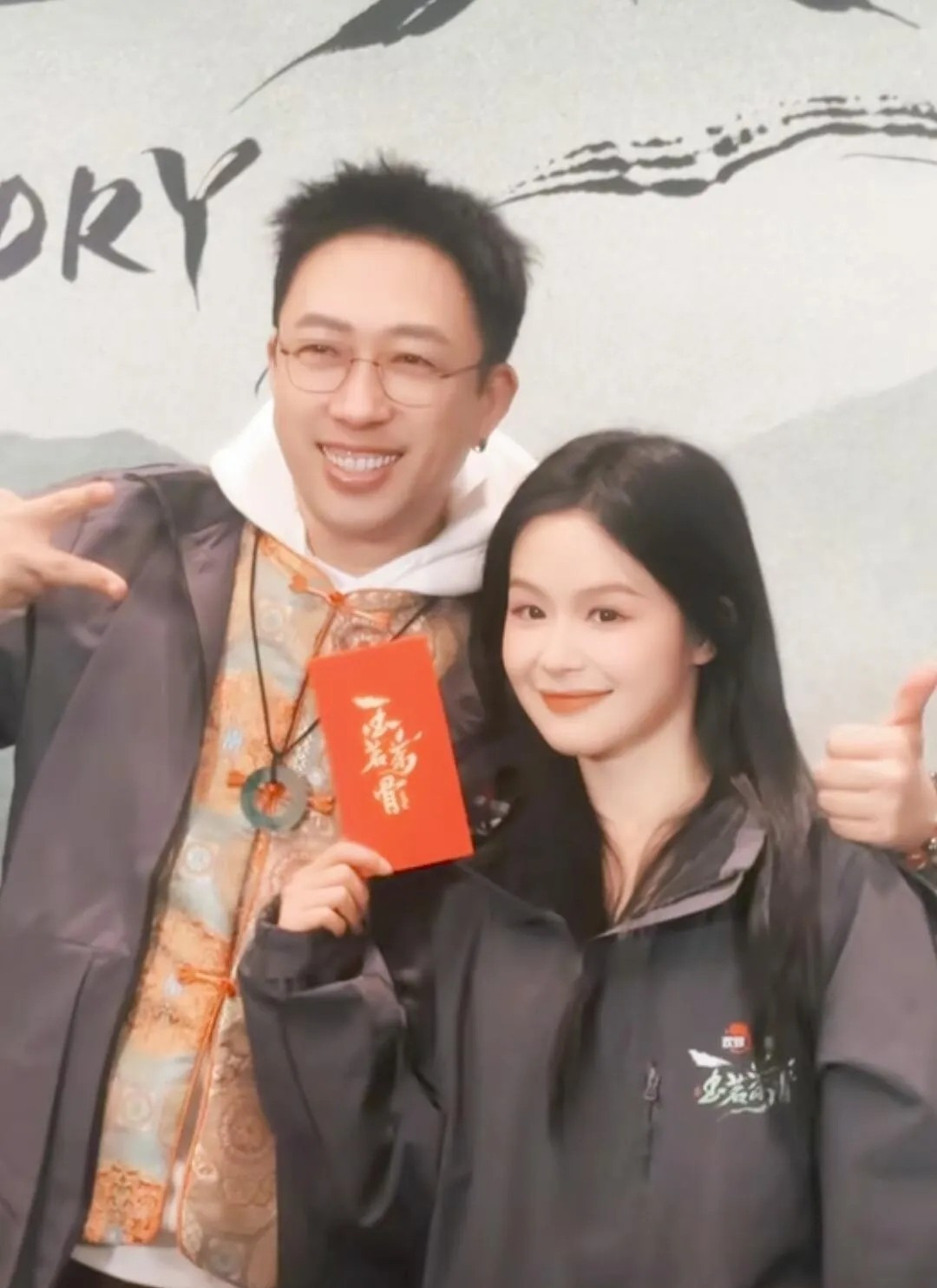 于正新签新人引争议











什么？于正竟然放弃了有演技有颜值的候呈