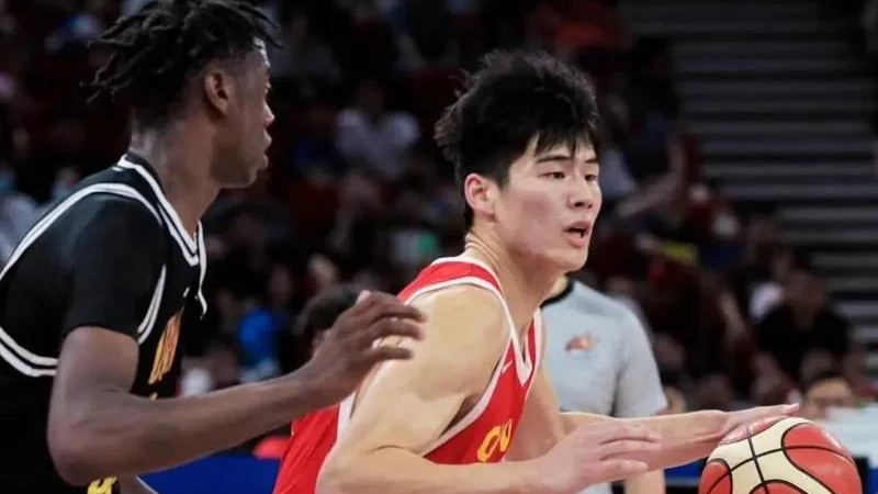 杜锋再得一 天赋小将！06年出生身高195cm，新赛季给胡明轩打替补