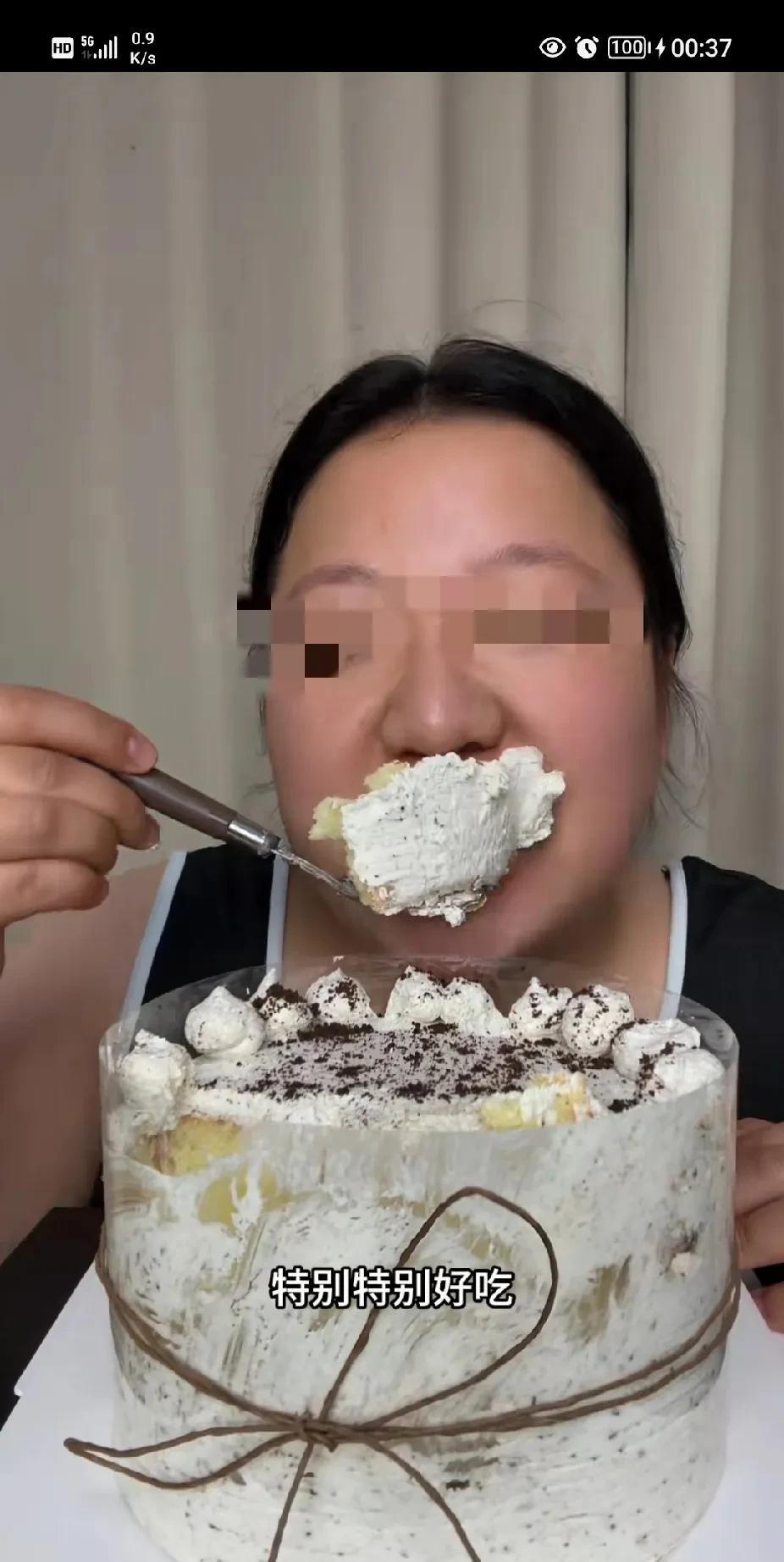 每次看到这些视频，你的第一反应是什么？
肥胖臃肿的身材，用力张开的大嘴，或怡然或