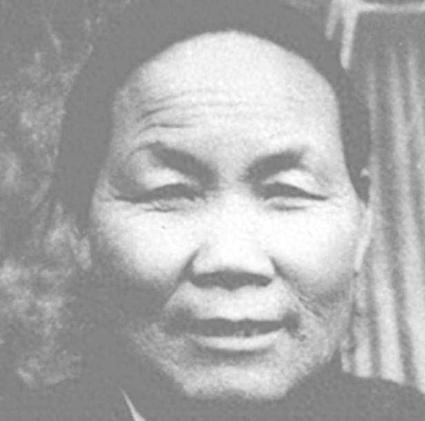 1940年，山东一位大娘给八路军做了小米饭，饥饿的战士们狼吞虎咽。突然，班长放下