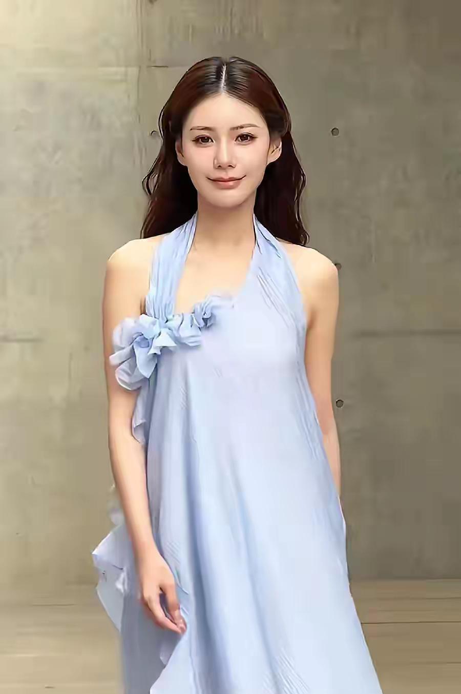 王楚然竟然和马筱梅撞衫了，这真是有点次元壁破了的意思啊
虽然俩人都是美女，但不得