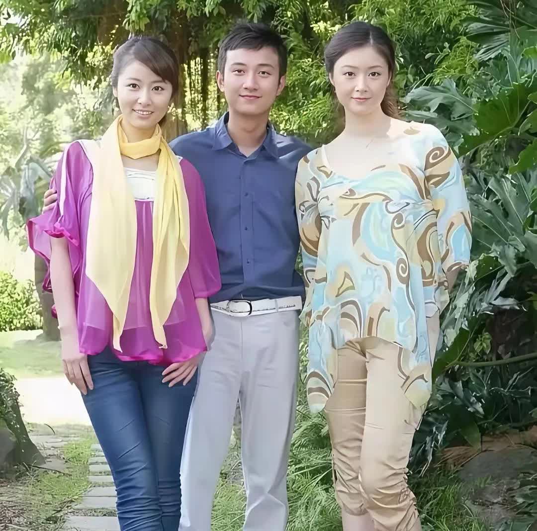 学生时代的文章就是个帅小伙，看样子挺受女性喜欢的。很遗憾，和马伊琍最终没有走到尽