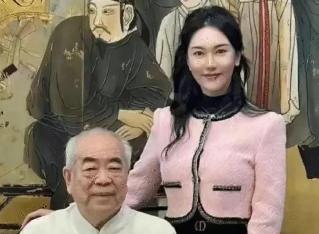 网传范增大师被小娇妻做局骗走20亿，没搞错吧！如果是真的那肯定早报警了，不过无风