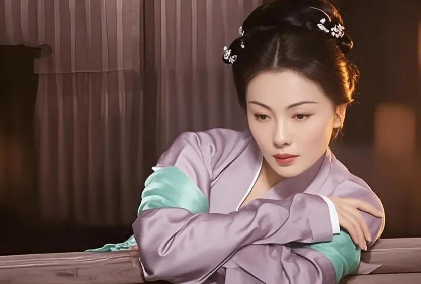 1129年，丈夫刚去世，快50岁的李清照就带着前夫的古董嫁给张汝舟。洞房后，张汝