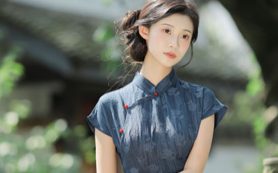 夜店工作的表妹抢我相亲对象，以为钓到了金龟婿，结果哭着求我救命，我笑了