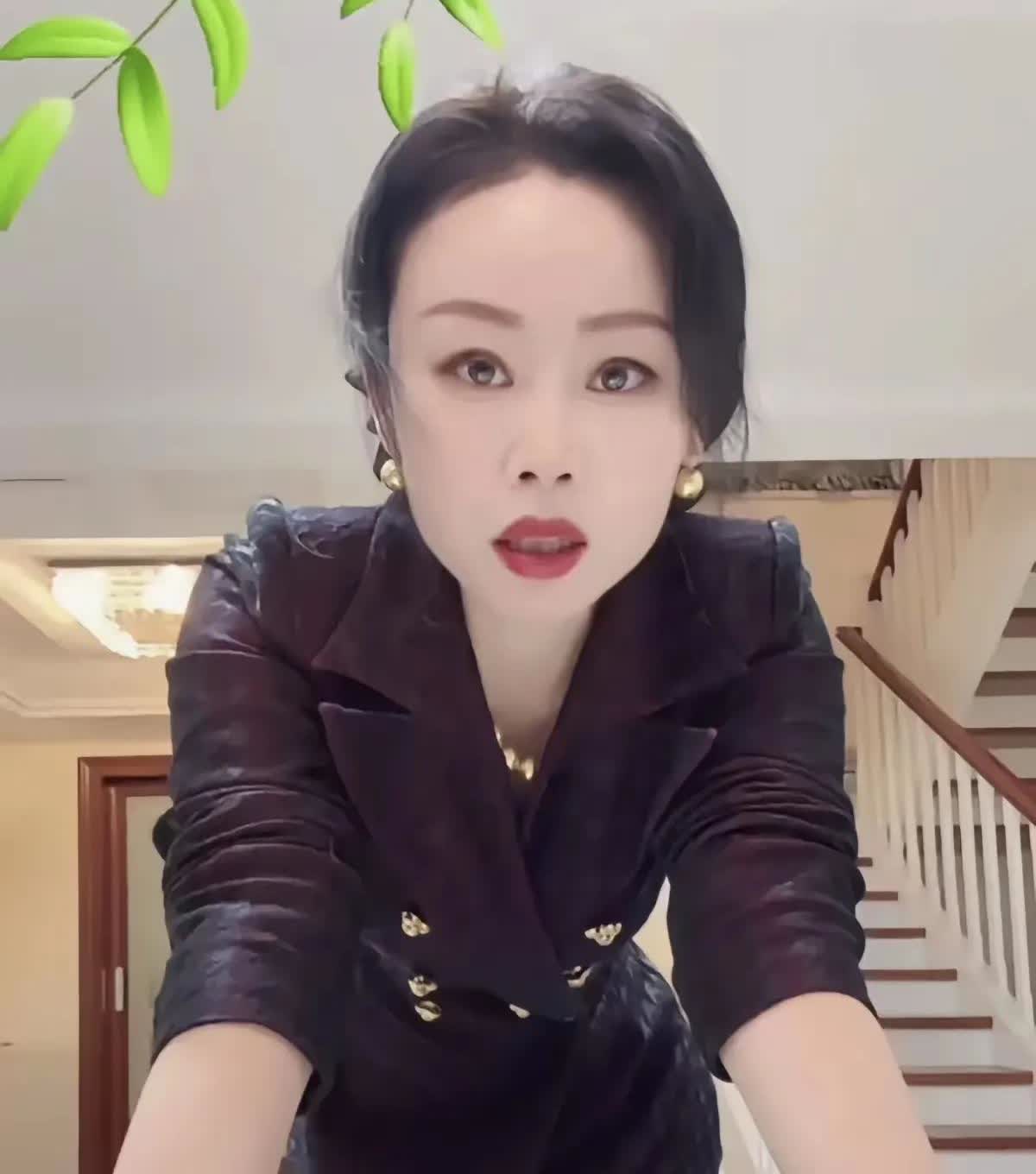 一大早刷到草帽姐离婚的消息。
我相信这是真的，不过也相信会很快复婚，到时候李超