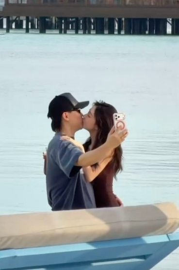 有网友曝胡彦斌易梦玲恋情，两人接吻视频传出。戴过同款手表，还一起去看了张一山话剧