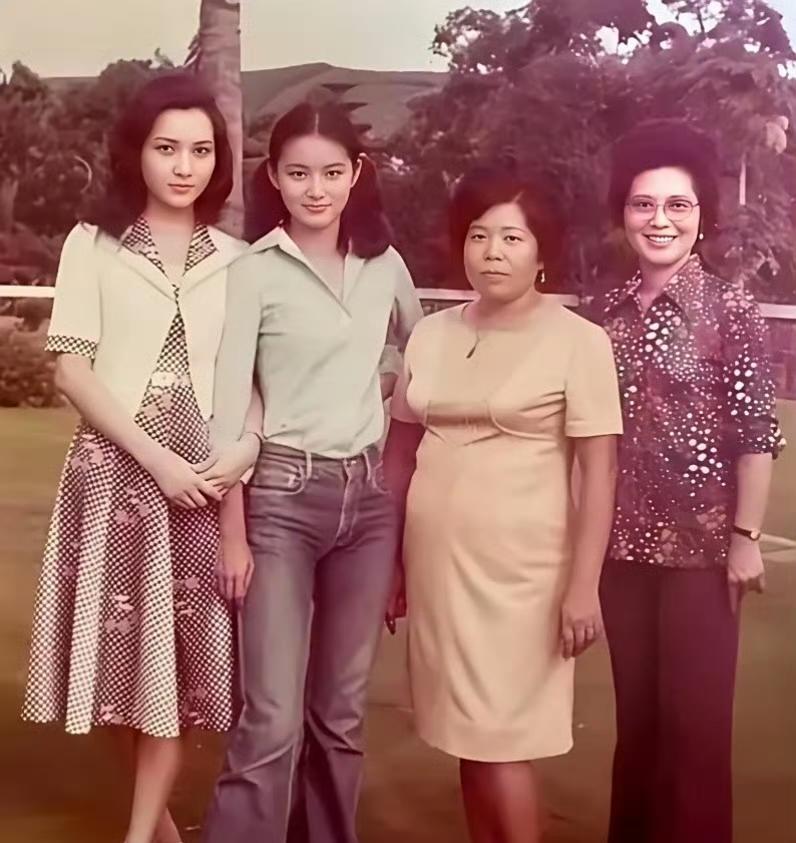 1971年17岁的林青霞，真漂亮！