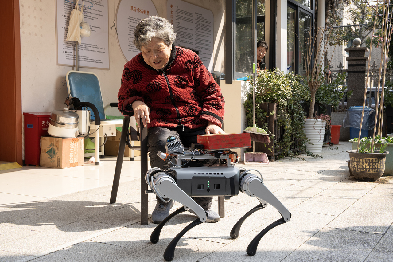 #养老机器人产业# 目前的养老机器人，尤其是一些批量生产的产品，智能化水平仍相对