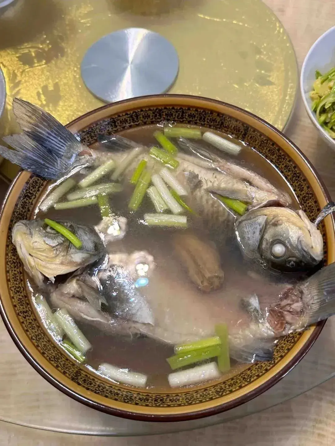 给老公做的鲫鱼汤，怎么不白呀？