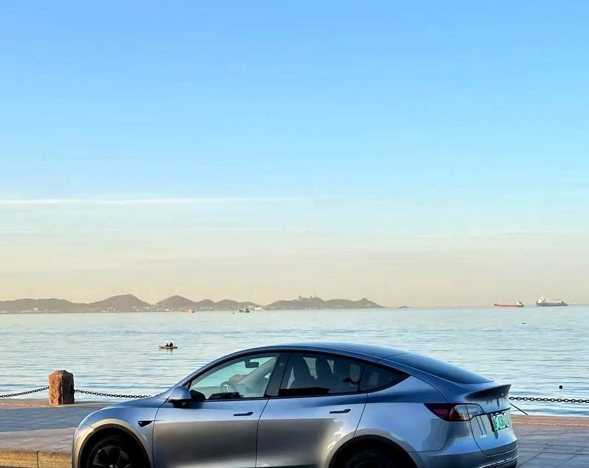 最近突然对电车充满了好奇心，昨天看了一下特斯拉Model Y！

续航500