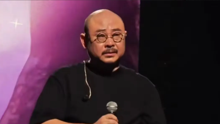 劝刀郎暂停全国巡演
因为有另一个歌手也在全国巡演
不是害怕这名歌手胜过刀郎
也不