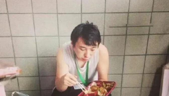 王思聪一夜长大了，终于懂得心疼老王，把自己价值37亿的公司卖给了何猷君，也不是因