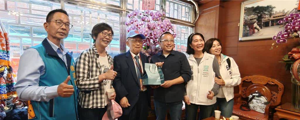 蔡壁如参拜大甲妈祖，痛批民进党太超过不让柯文哲适时就医
台中大甲妈祖绕境进香今