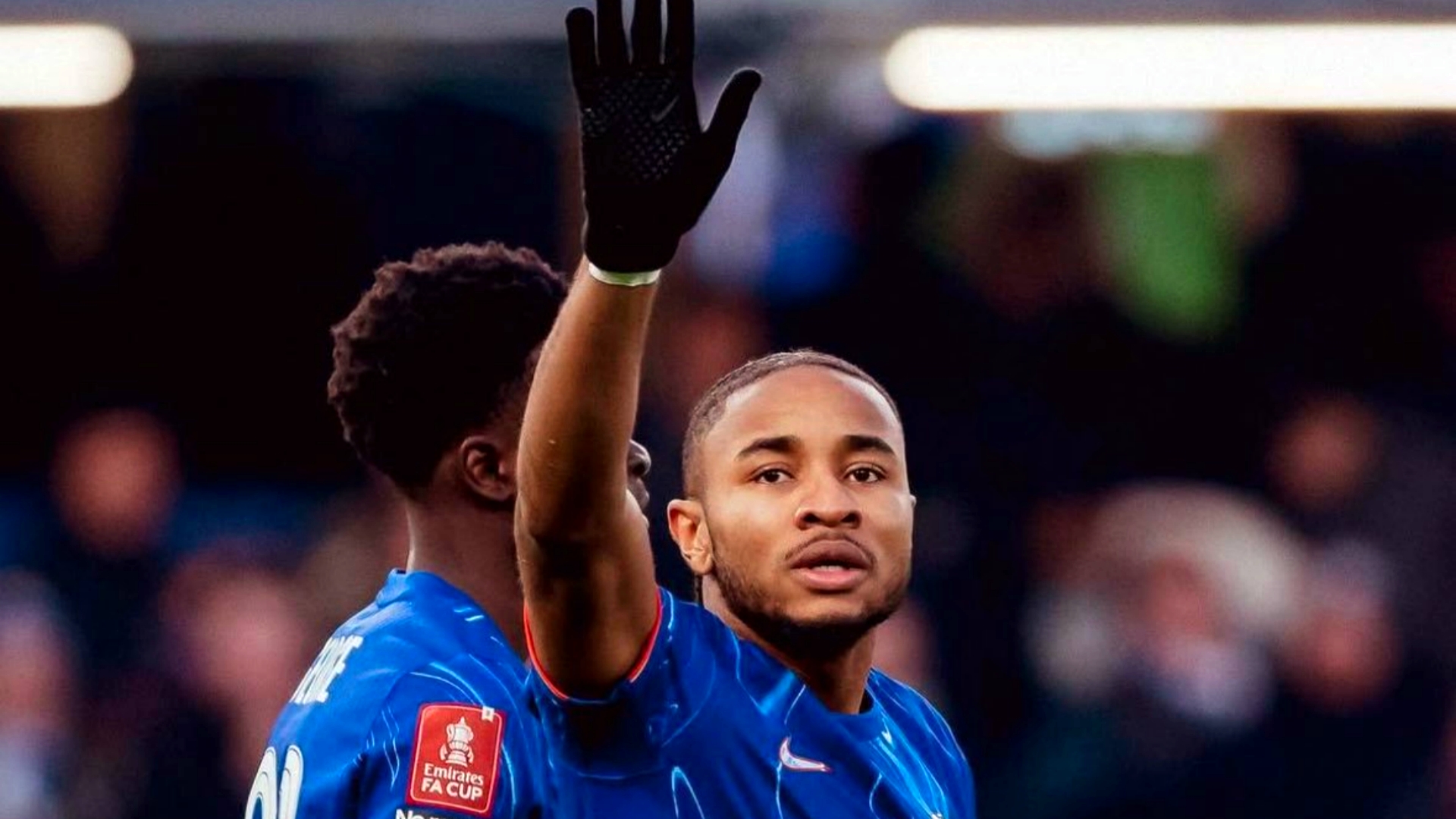 AC米兰正在探讨引进恩昆库的可能性，切尔西和这位法国前锋都倾向于永久转会。
此外