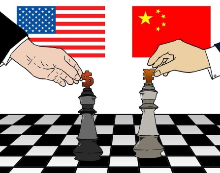 新加坡联合早报8月6日晚发文写道：“美国对等关税生效在即，加上中美会晤年内举行的