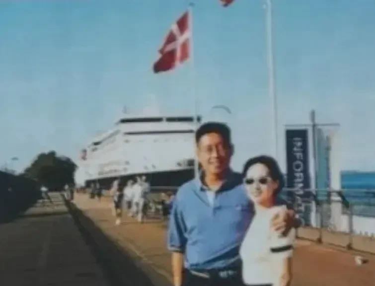 何超琼许晋亨昔日婚姻











天哪！谁能想到，这对神仙眷侣，何超琼